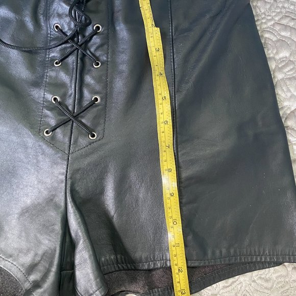 Leather shorts - Picture 2 of 8